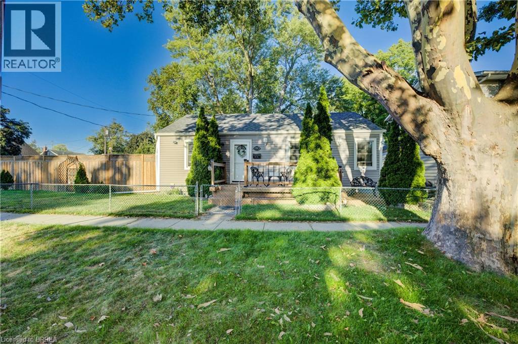 1 Longfellow Ave, St. Catharines, ON L2R 6N3