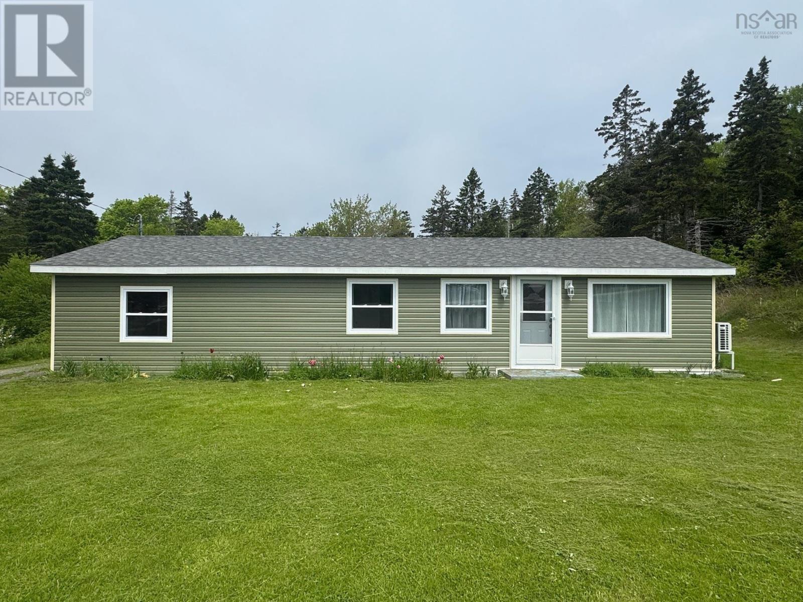 10979 Highway 4, St. Peteraposs, NS B0E 3B0