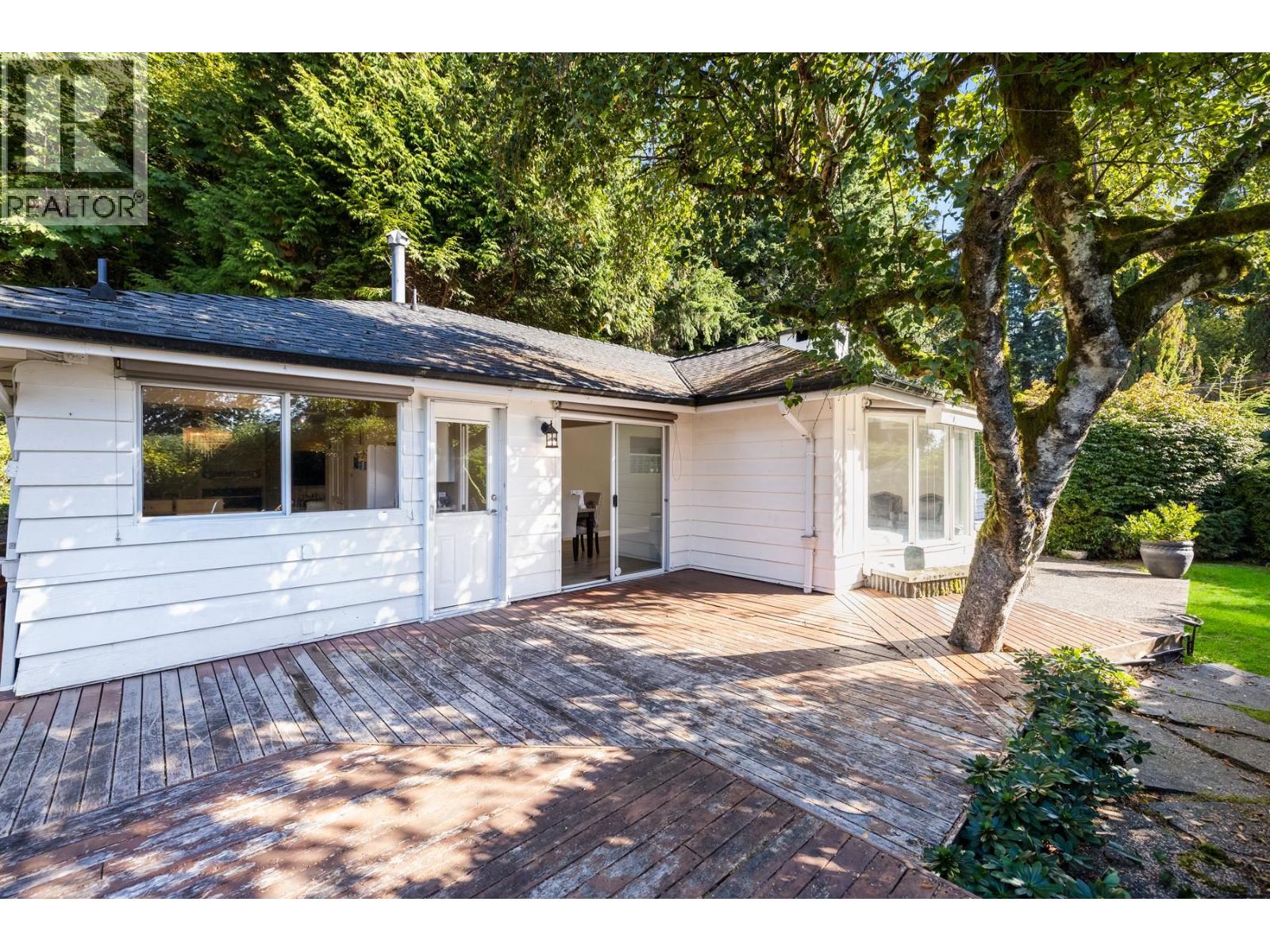 4110 Burkeridge Pl, West Vancouver, BC V7V 3M9