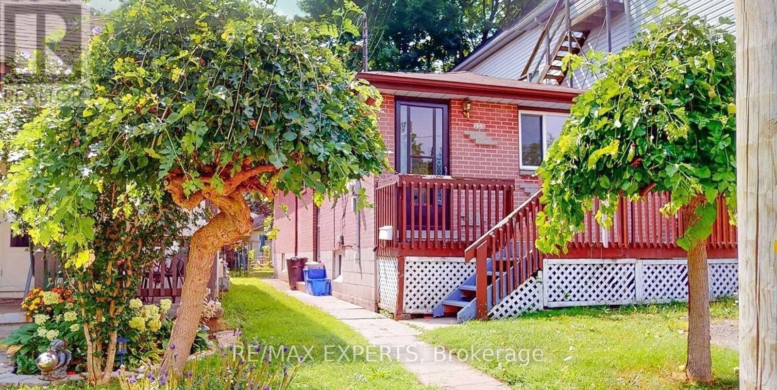 153 Ward Ave, Hamilton, ON L8S 2G1