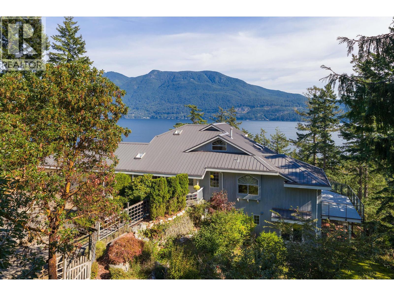 252 Jason Rd, Bowen Island, BC V0N 1G1