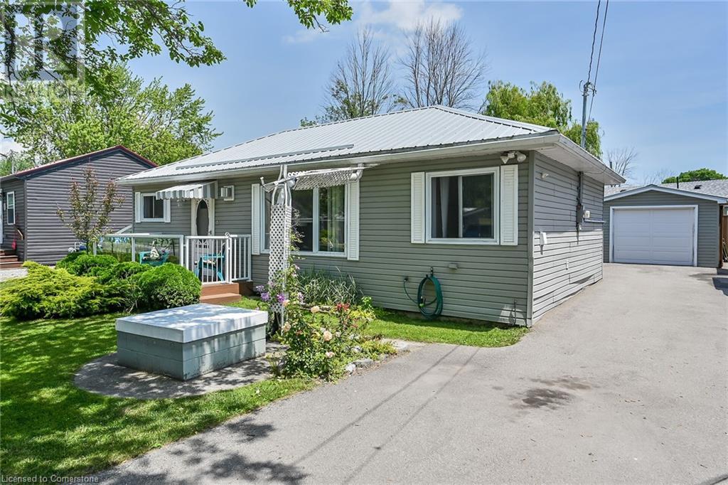 8 Witherspoon Dr, Peacock Point, ON N0A 1L0
