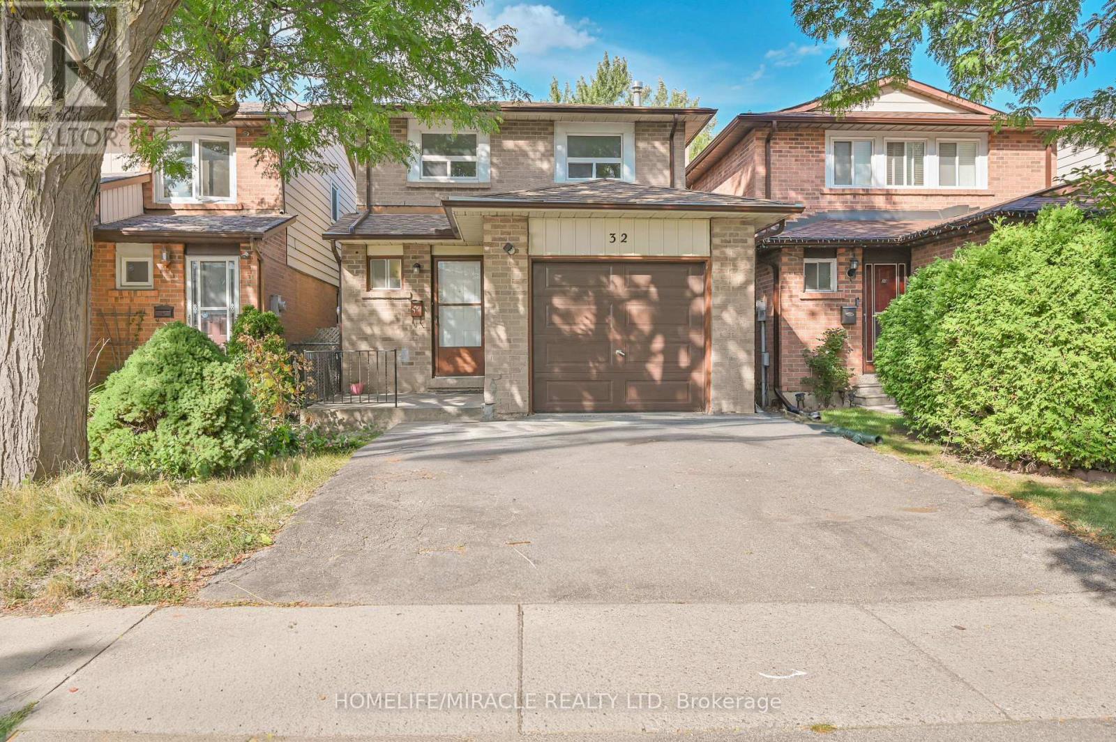 32 Woodsview Ave, Toronto, ON M9W 6C1