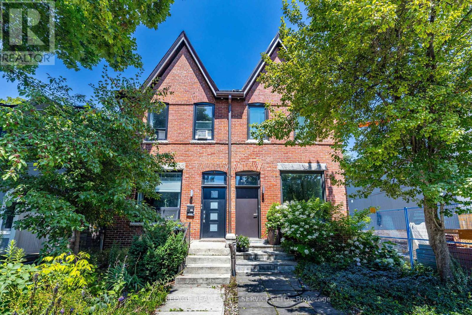 10 Follis Ave, Toronto, ON M6G 1S3