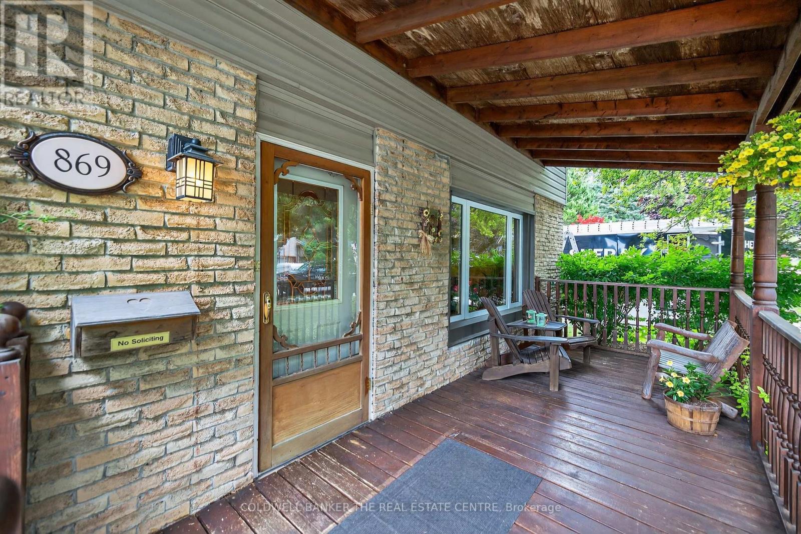 869 Magnolia Ave, Newmarket Huron Heights-leslie Valley, ON L3Y 5H5