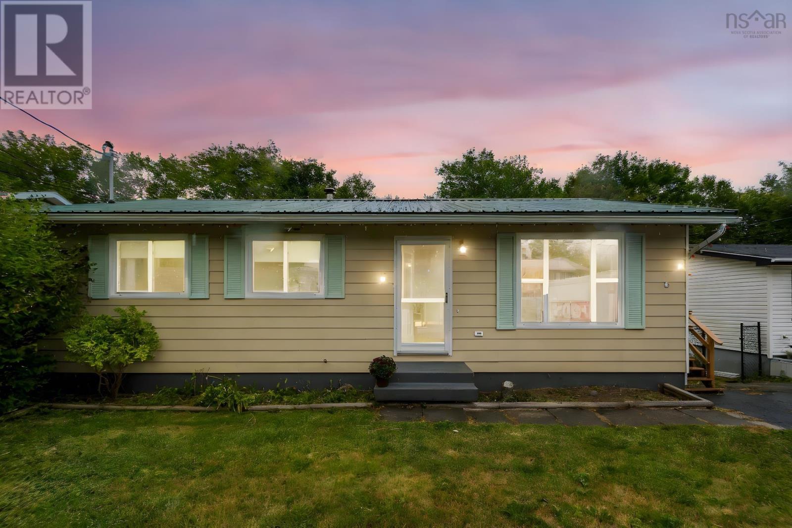 5 Kirtland Ct, Dartmouth, NS B2W 4P6