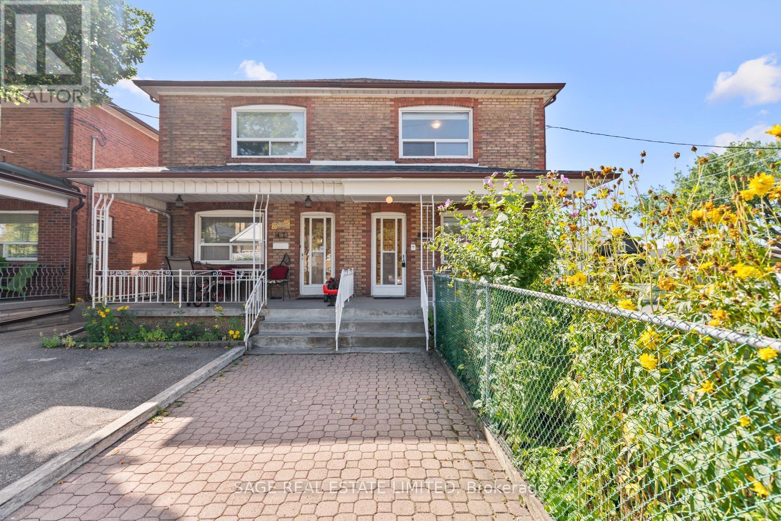 49 Bowie Ave, Toronto, ON M6E 2P2