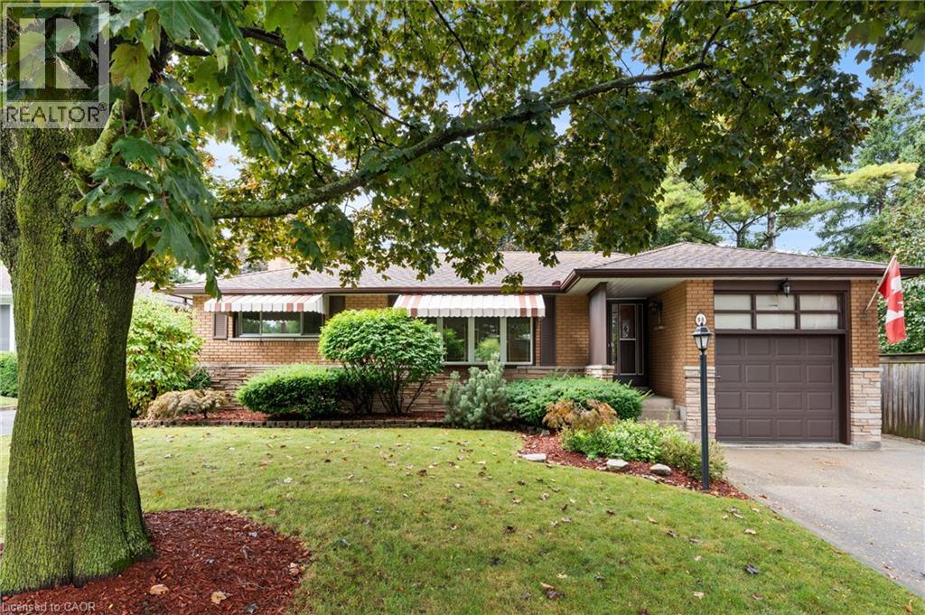 98 Laurier Ave, Hamilton, ON L9C 3S4