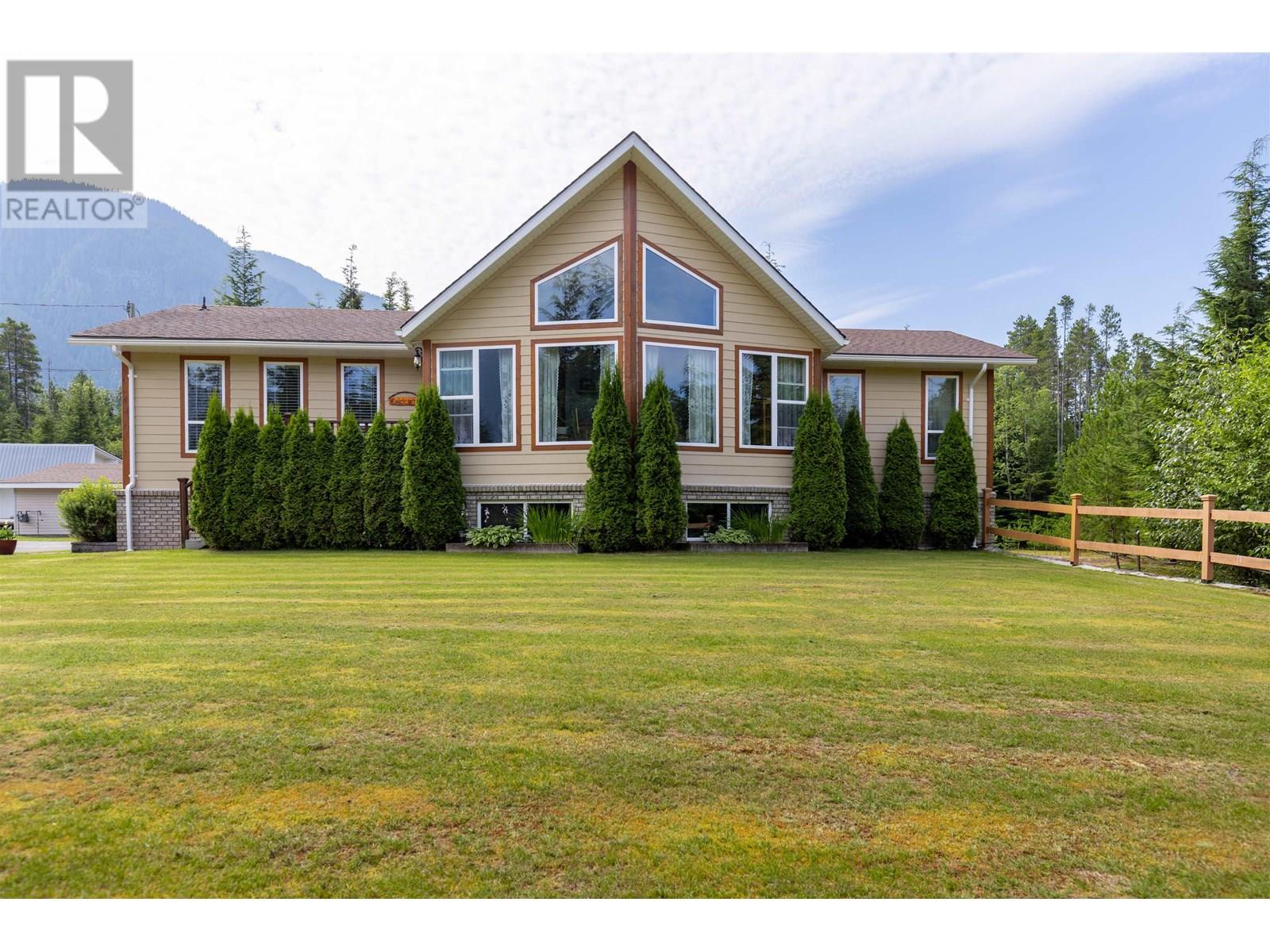 3009 Solomon Way, Terrace, BC V8G 0G5