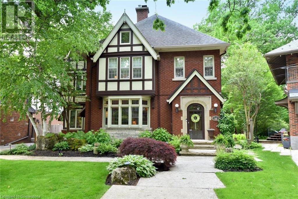 11 Oak Knoll Dr, Hamilton, ON L8S 4C2