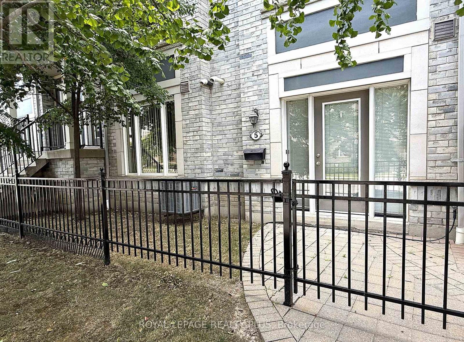 5 3015 Destination Dr, Mississauga, ON L5M 0P3