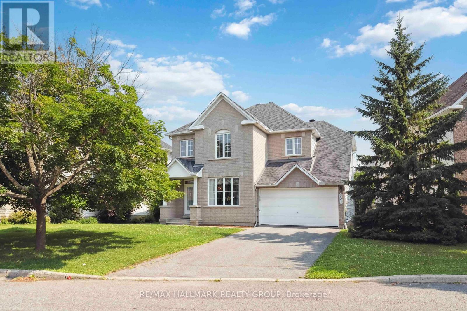 551 Chardonnay Dr, Ottawa, ON K4A 4G7