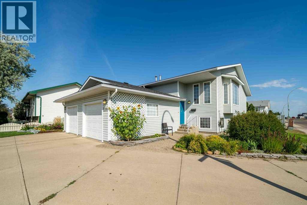 2370 Hatcher Dr NE, Medicine Hat, AB T1C 1X6