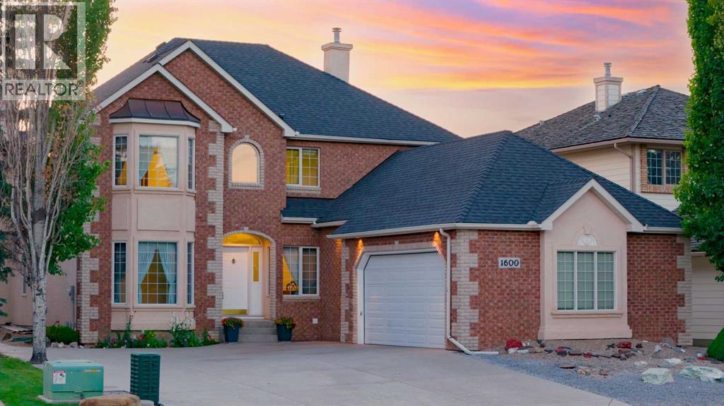 1600 Evergreen Hl SW, Calgary, AB T2Y 3A9