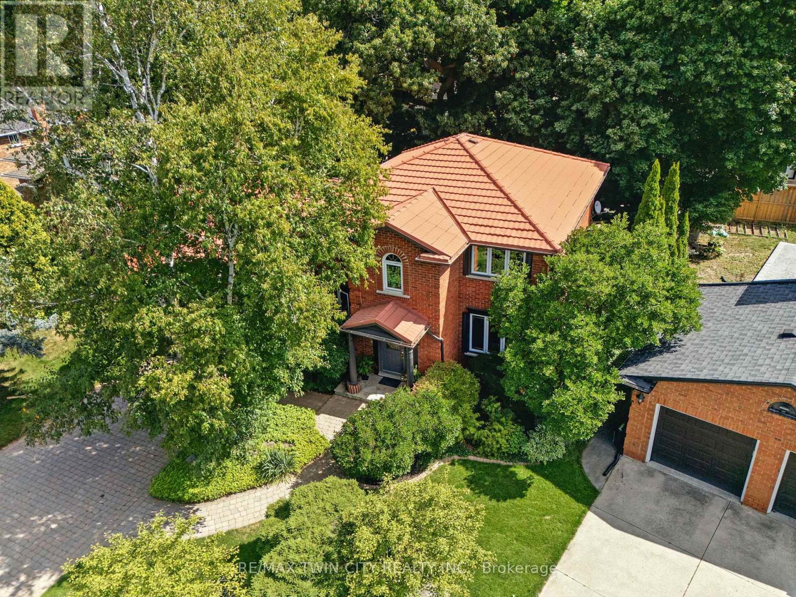 91 Abbey Close, Hamilton Ancaster, ON L9G 4K9