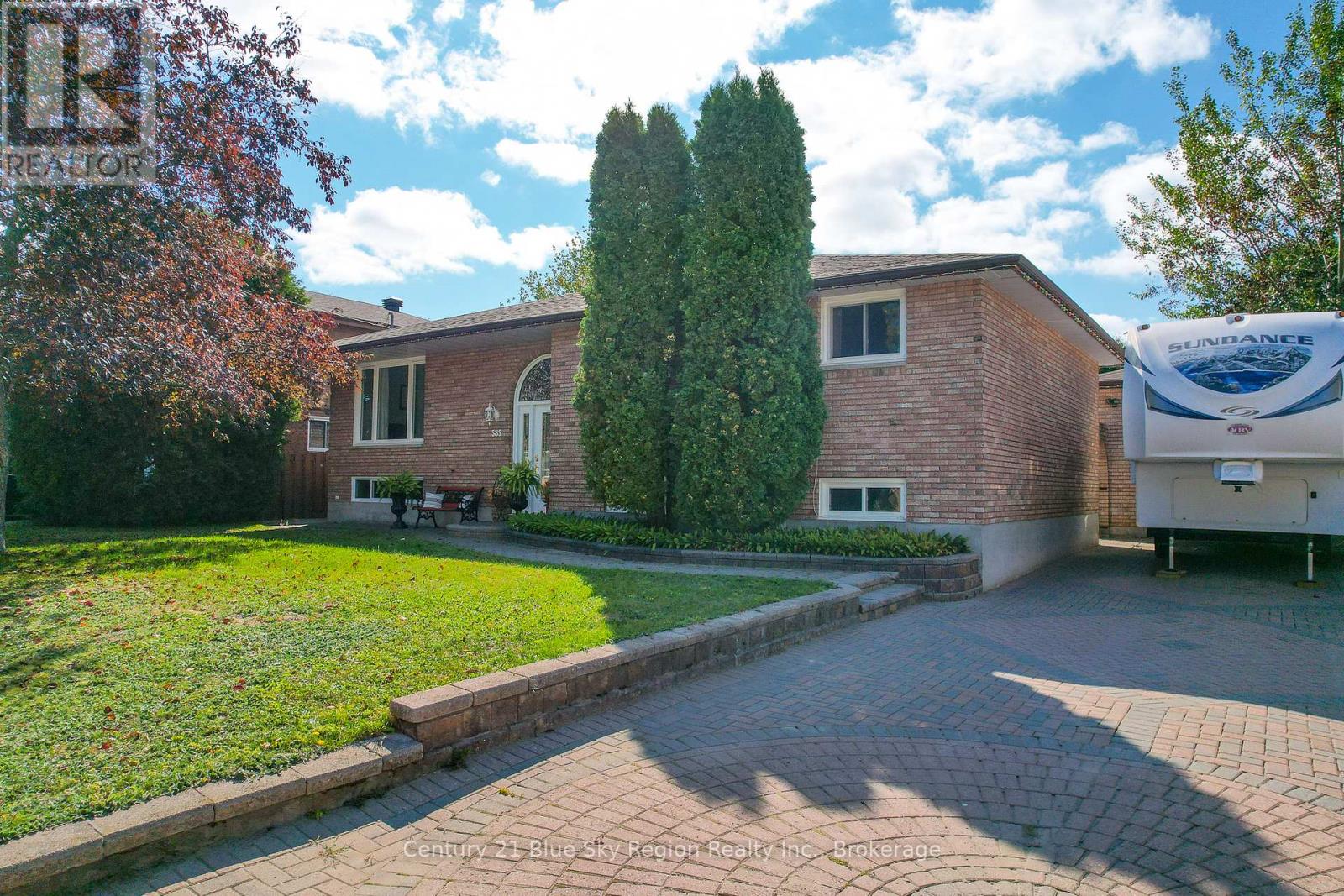 589 Elmwood Ave, North Bay, ON P1B 8X8