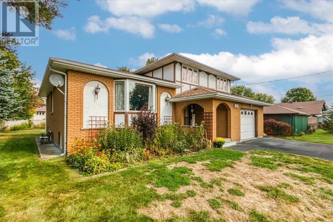 1688 Richard St, Val Caron, ON P3N 1H2