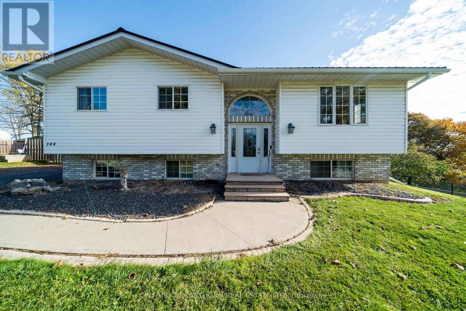 144 Centre St, Deseronto, ON K0K 1X0