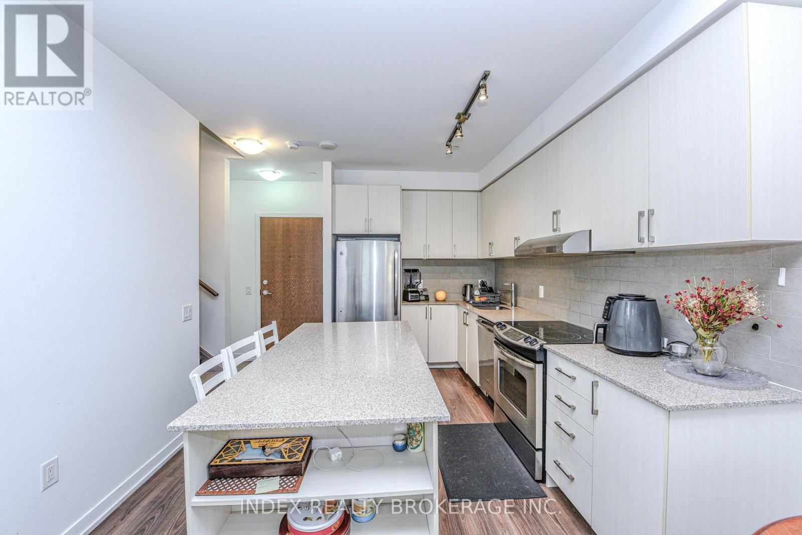 103 2560 Eglinton Ave, Mississauga, ON L5M 0Y3