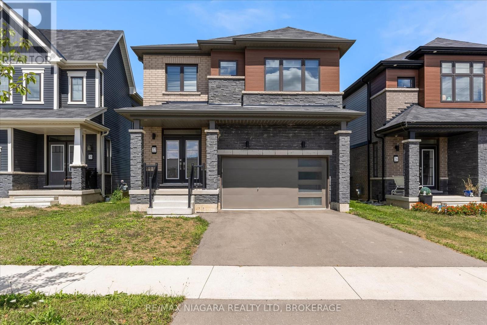 22 Peach St, Thorold, ON L2E 6S4