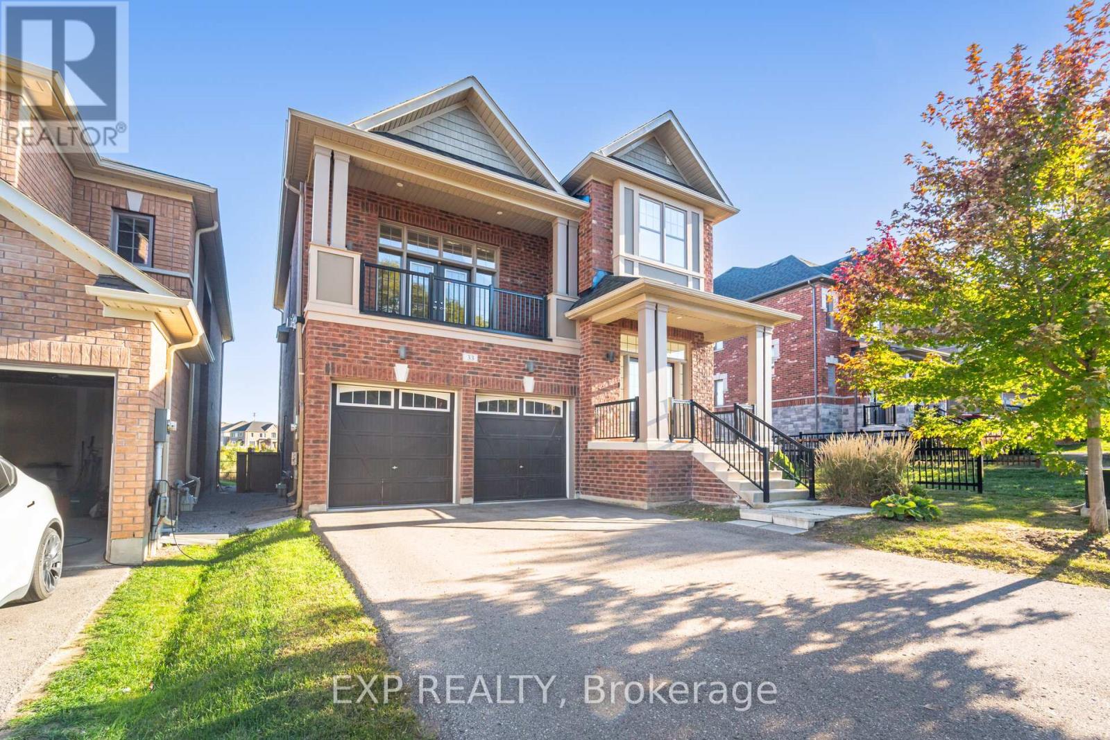 33 Charlotte Abby Dr, East Gwillimbury, ON L9N 0T1