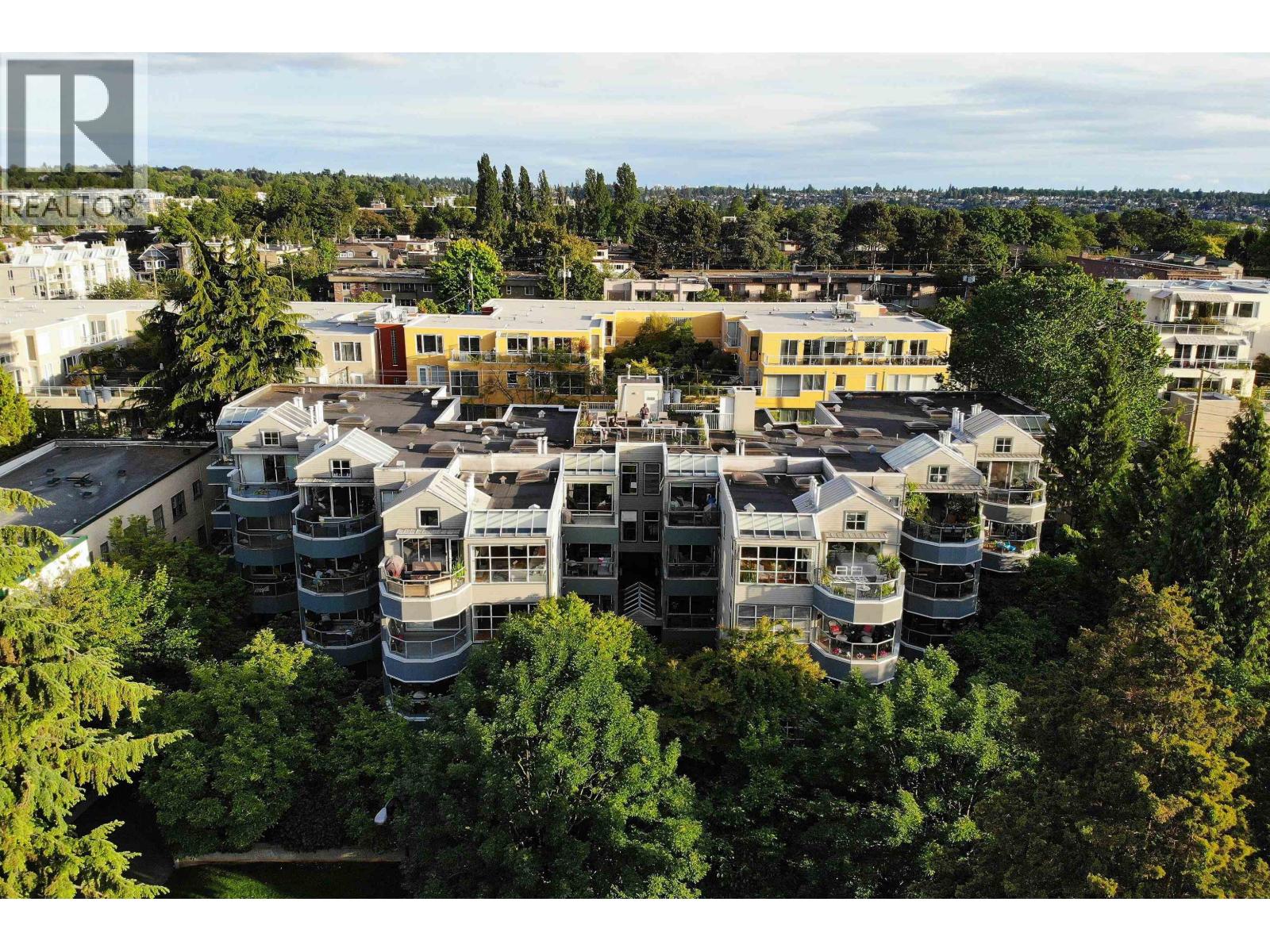 2250 W 3rd Avenue Unit 304, Vancouver, BC V6K 1L4
