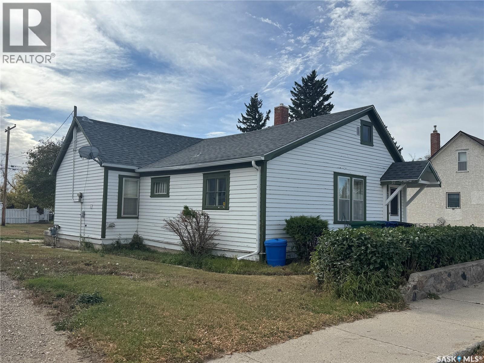 208 5 Avenue West, Biggar, SK S0K 0M0