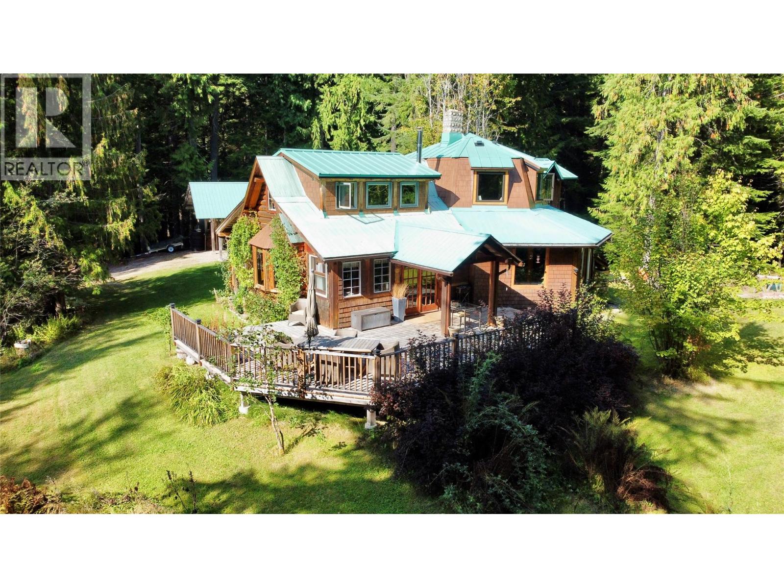 785 Beech Rd, Nakusp, BC V0G 1R1