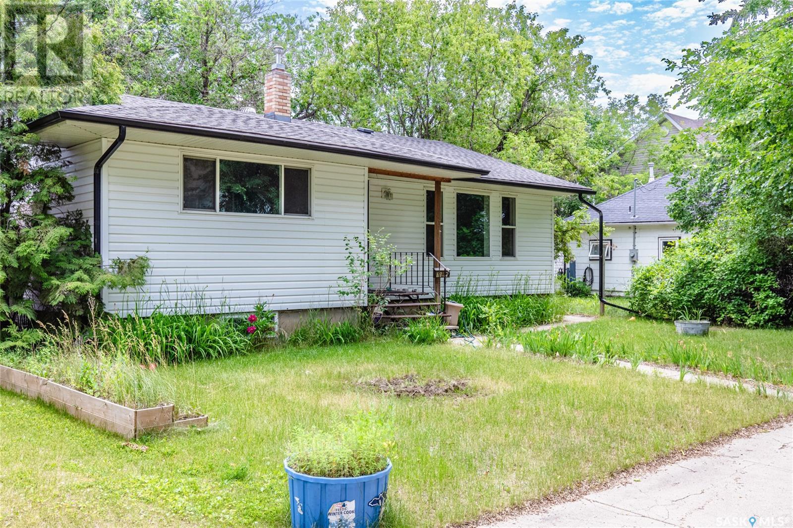 1115 6 Avenue Northwest, Moose Jaw, SK S6H 4A7