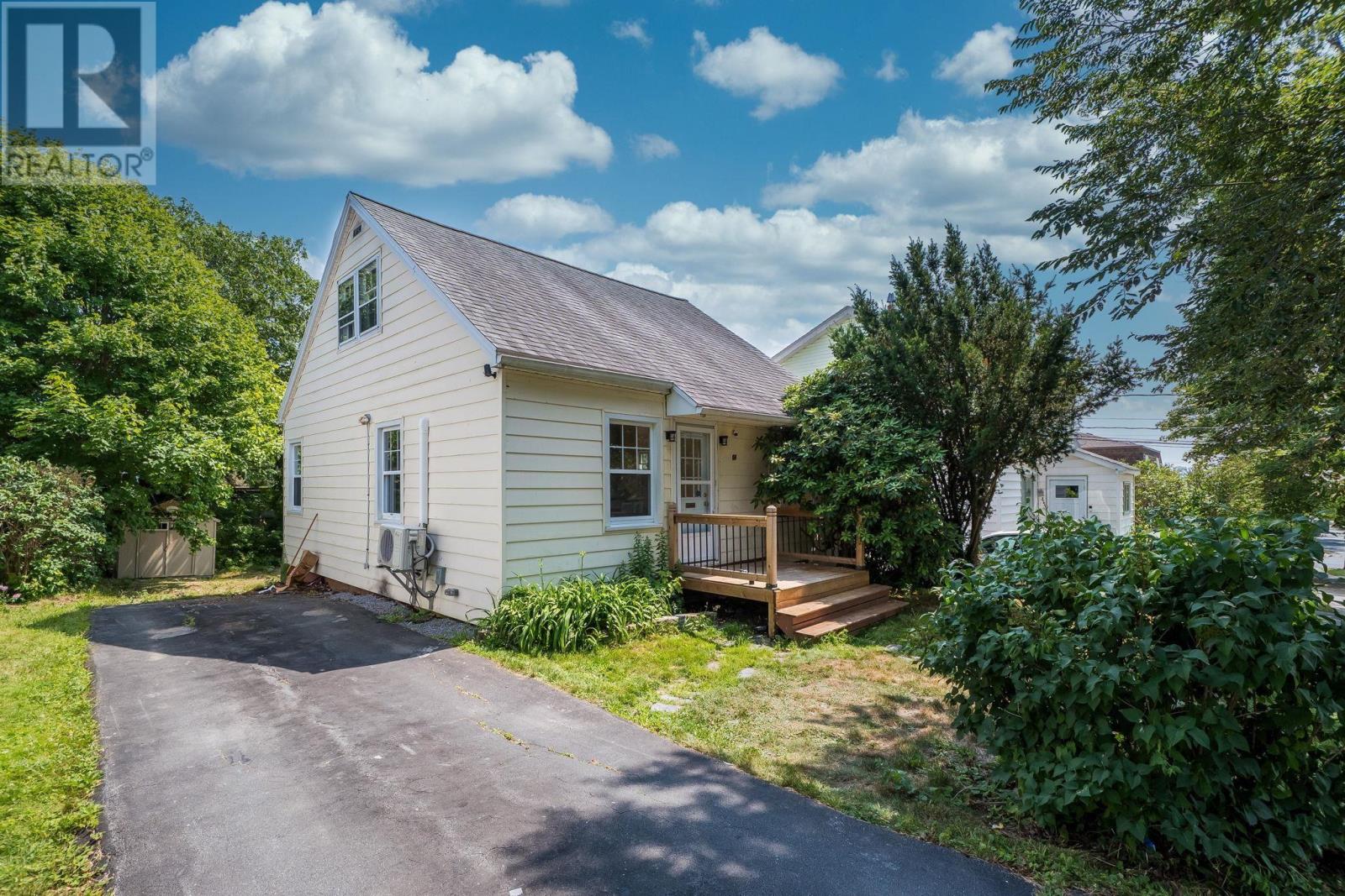 54 Symonds St, Dartmouth, NS B3A 3L7