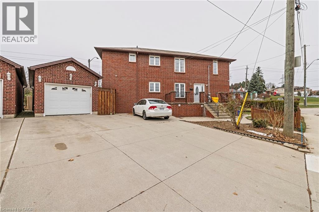107 Horning Dr, Hamilton, ON L9C 6L2
