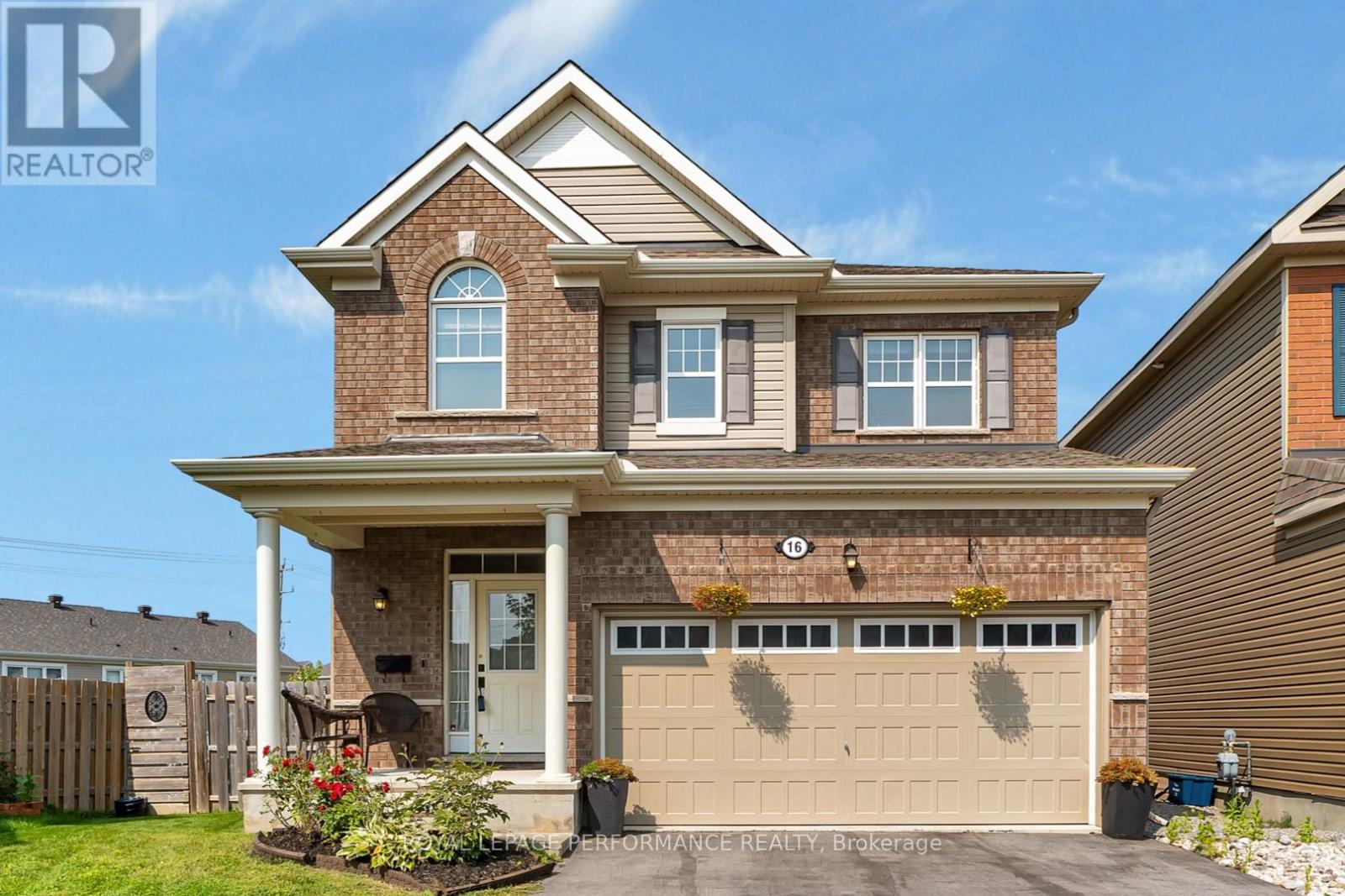 16 Sweetbay Cir, Ottawa, ON K2S 1B9