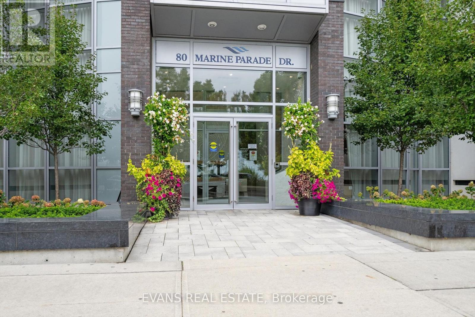 324 80 Marine Parade Dr, Toronto, ON M8V 0A3