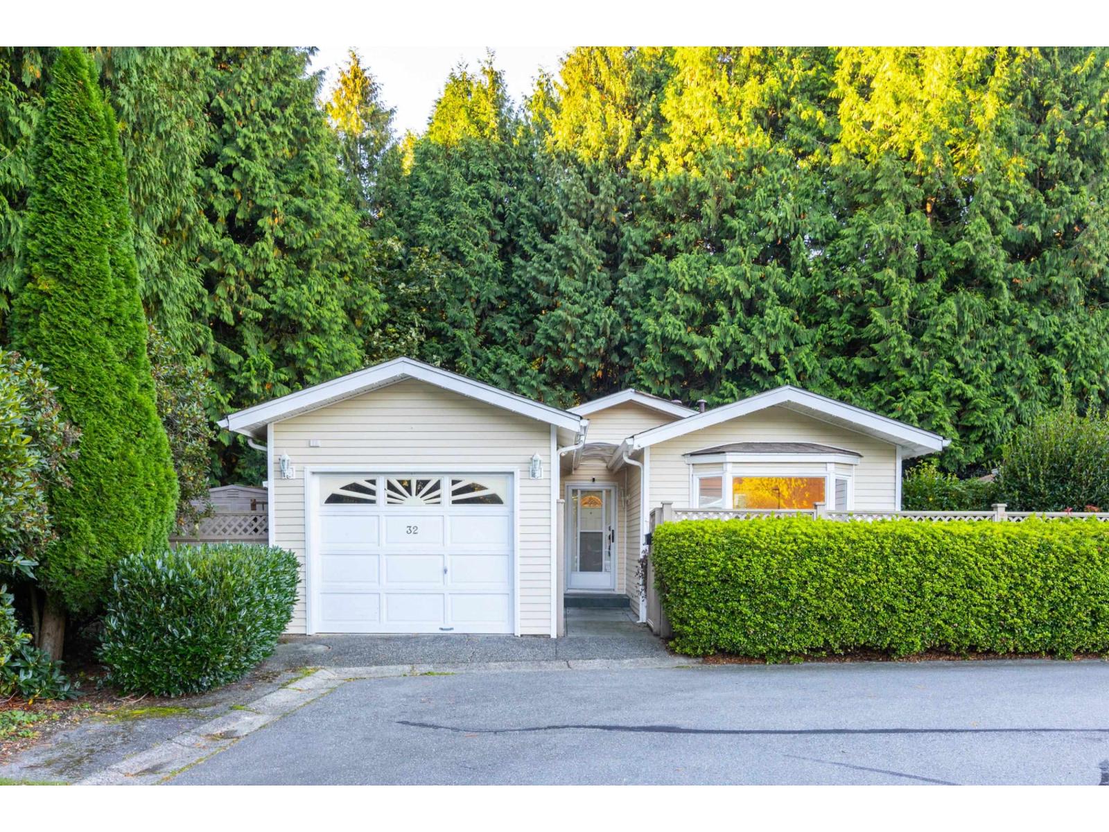 1400 164 Street Unit 32, Surrey, BC V4A 8T4