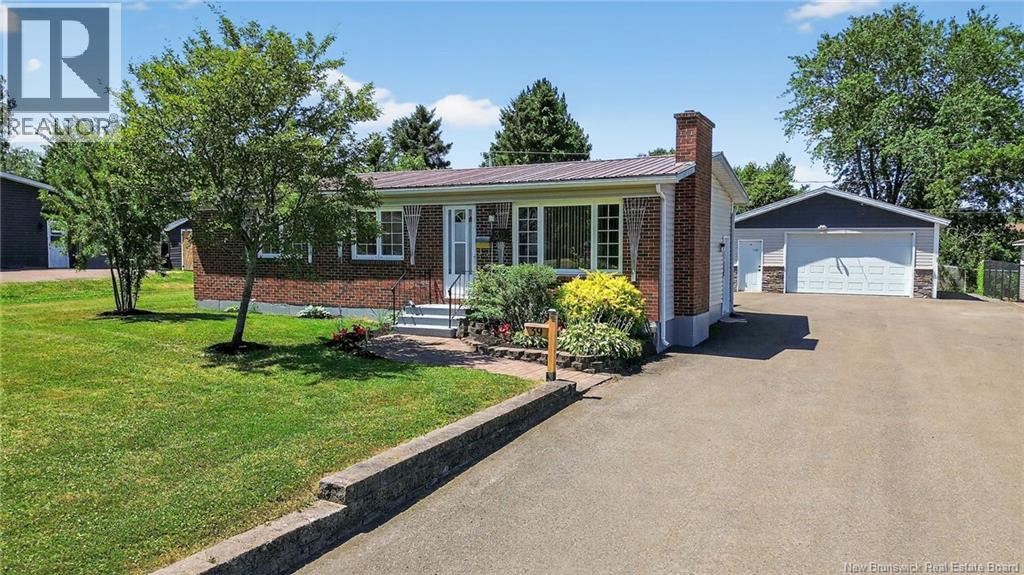 39 Laurelle Ave, Moncton, NB E1G 1G2