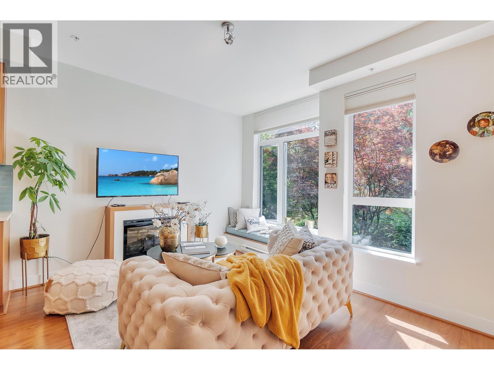 735 W 15th Street Unit 204, North Vancouver, BC V7M 0B8