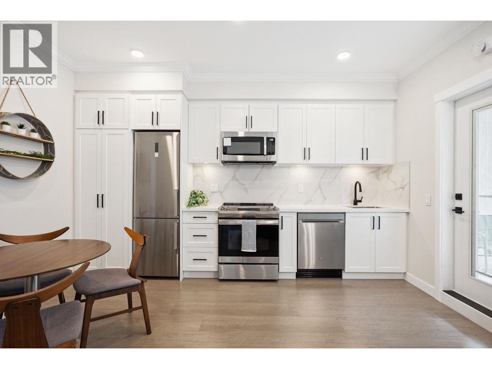 12109 223 Street Unit 417, Maple Ridge, BC V2X 5Y6