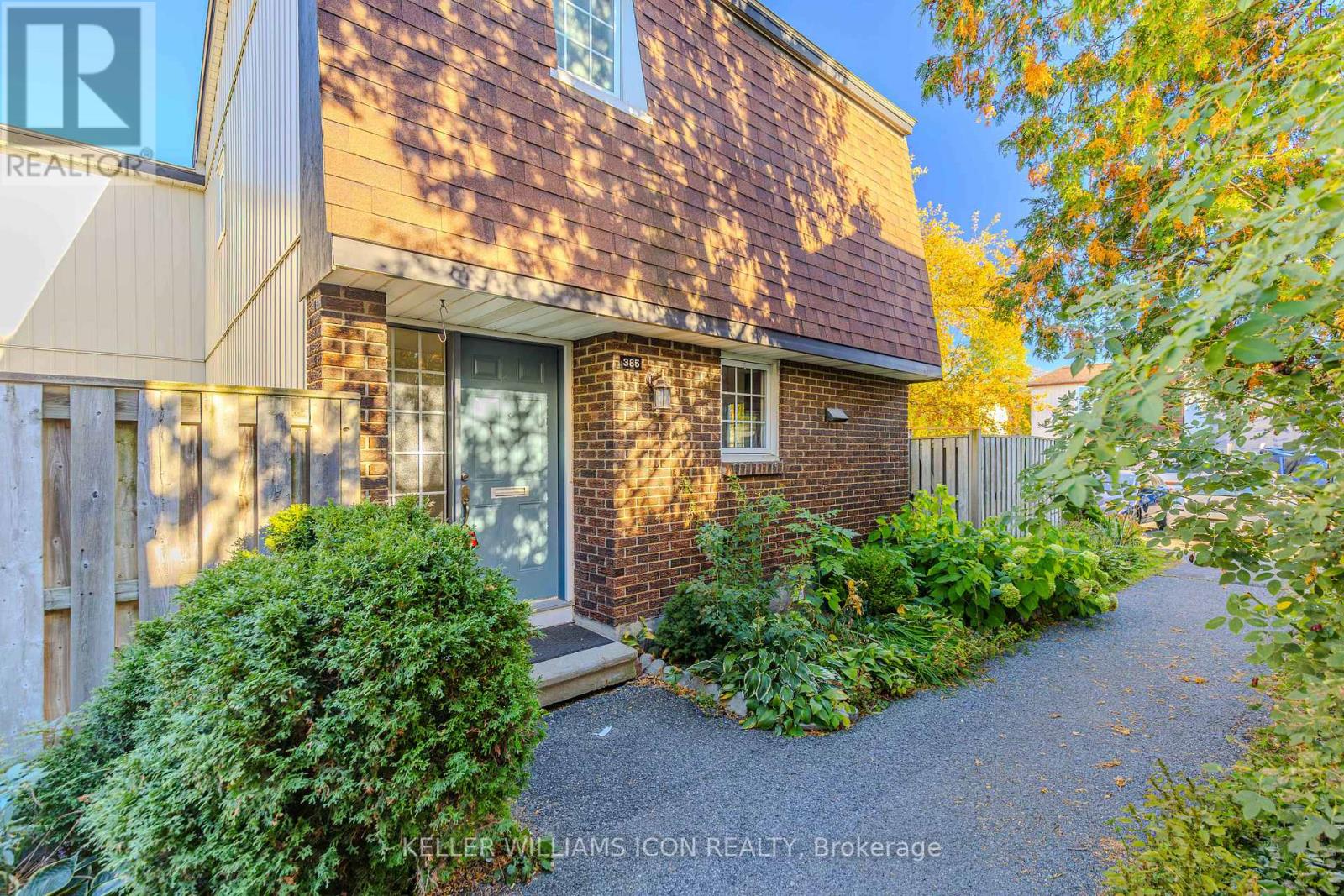 385 Kintyre Private, Ottawa, ON K2C 3M6