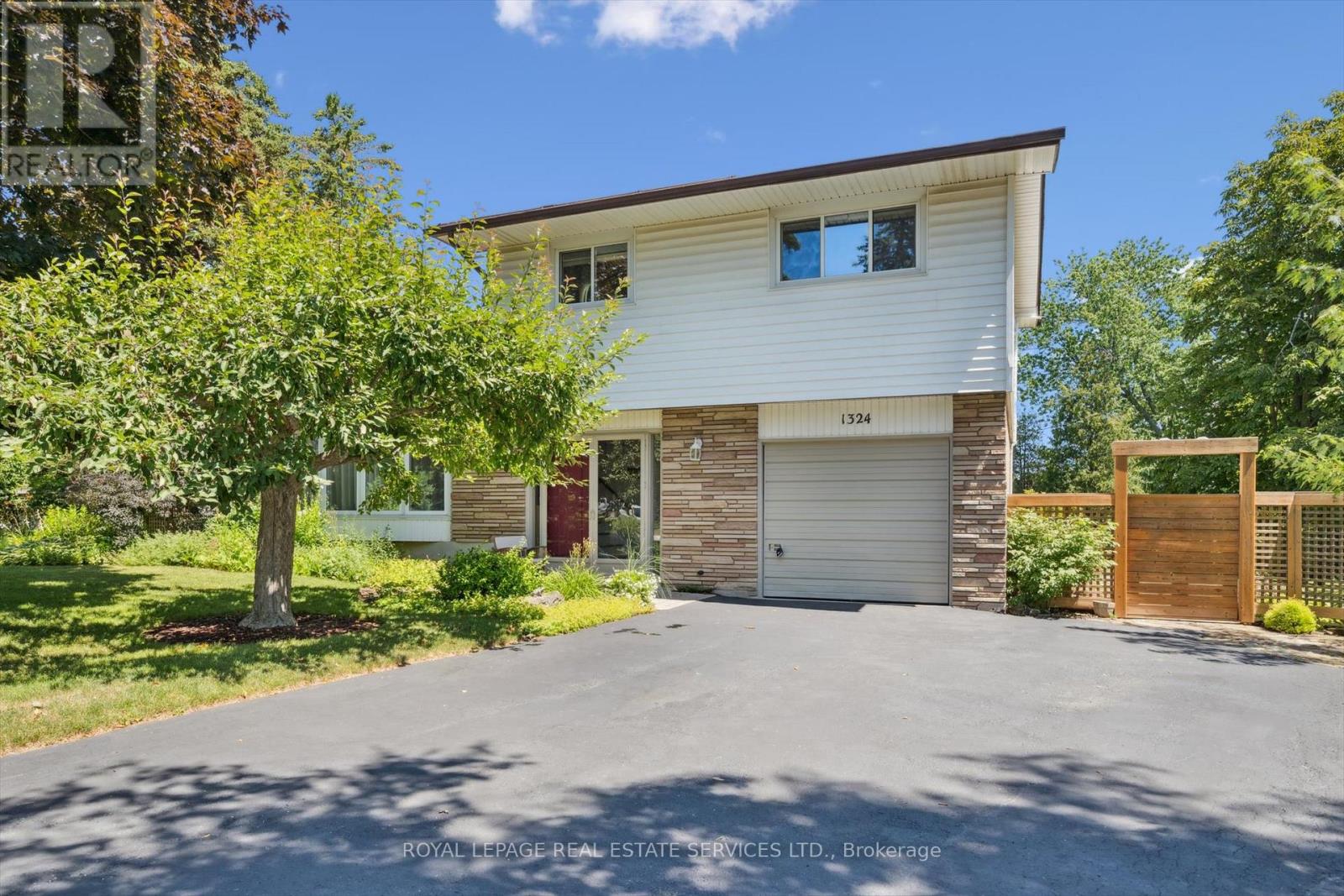 1324 Elgin Cres, Oakville, ON L6H 2J7