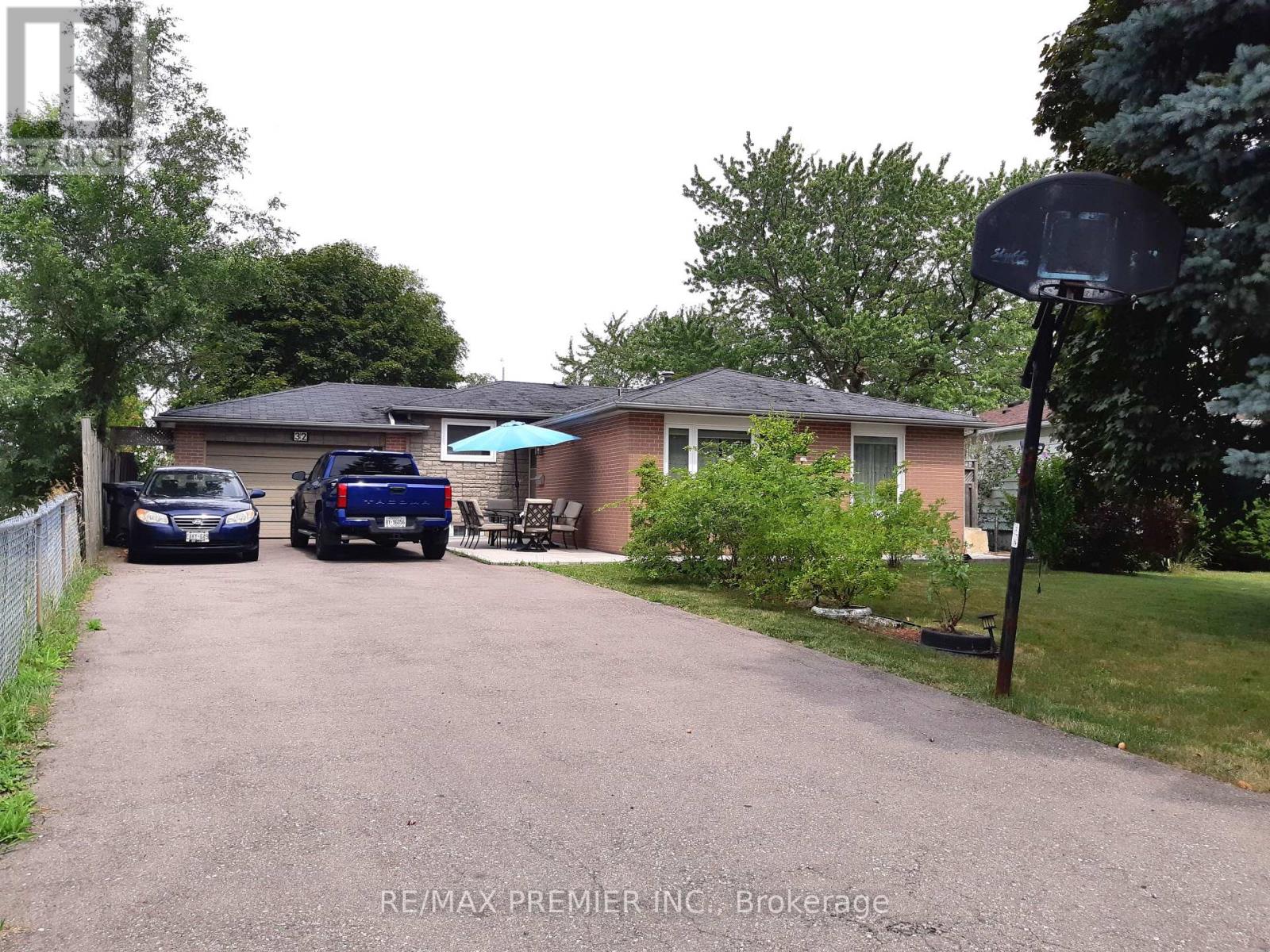 32 Dunblaine Cres, Brampton, ON L6T 3H2