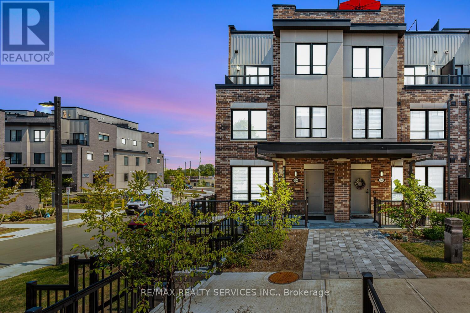 9 70 Baynes Way, Bradford West Gwillimbury Bradford, ON L3Z 4M3