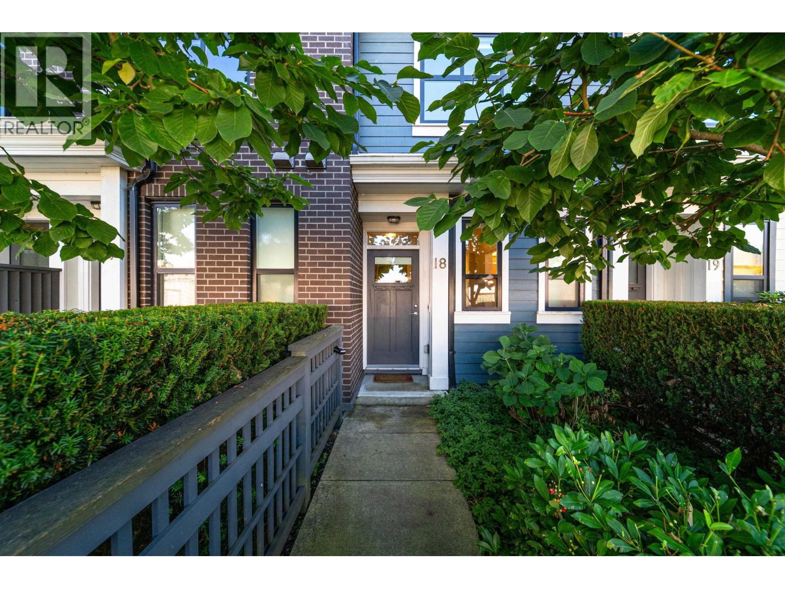 7039 Macpherson Avenue Unit 18, Burnaby, BC V5J 4N4