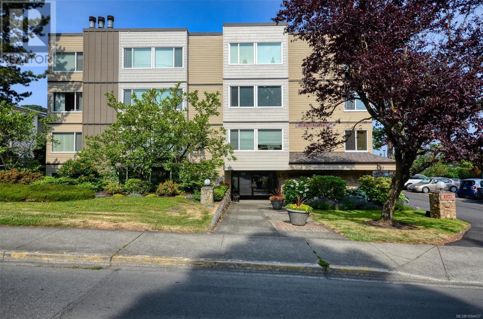 3260 Quadra St Unit 408 St, Saanich, BC V8X 1G2