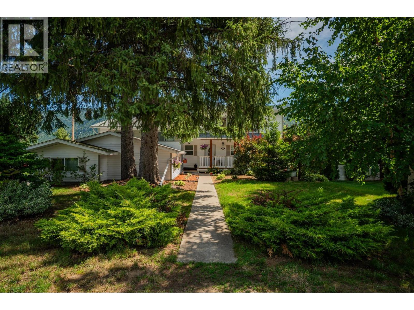 3101 4 Avenue, Castlegar, BC V1N 2S5