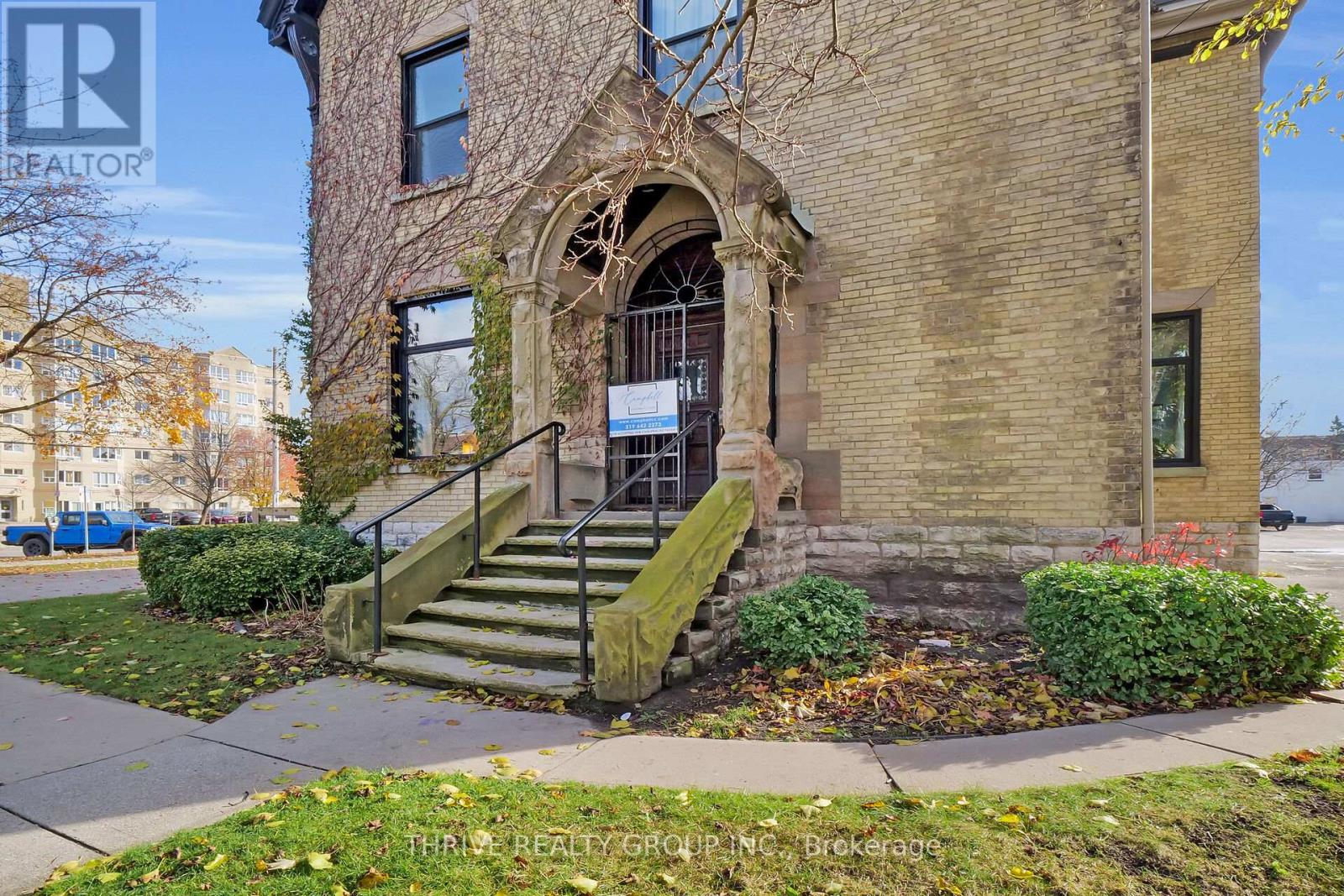 533 Queens Ave, London, ON N6B 1Y3