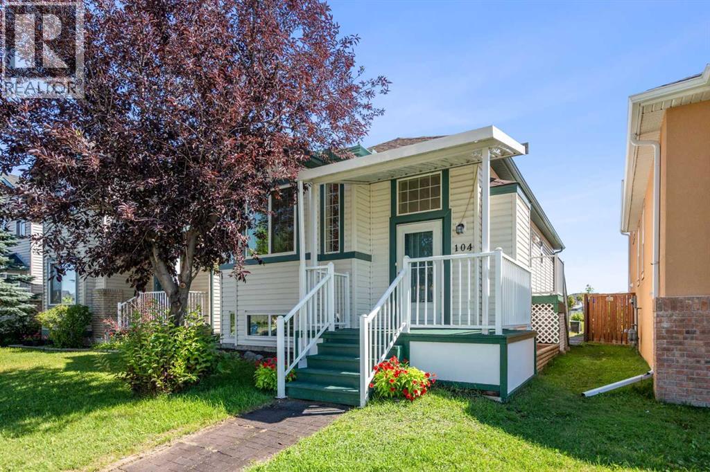 104 Saddlemead Rd NE, Calgary, AB T3J 4J3