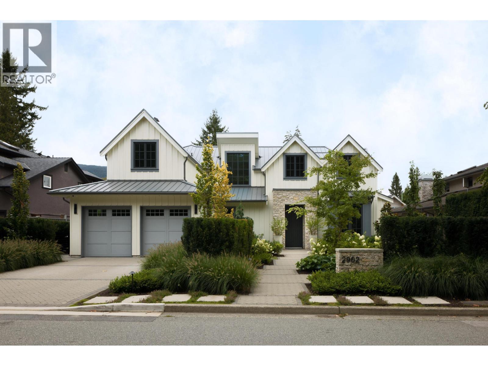 2902 Crescentview Dr, North Vancouver, BC V7R 2V1