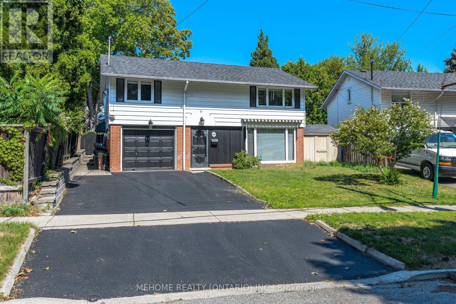 16 Abbottswood Rd, Toronto Bendale, ON M1P 3P1
