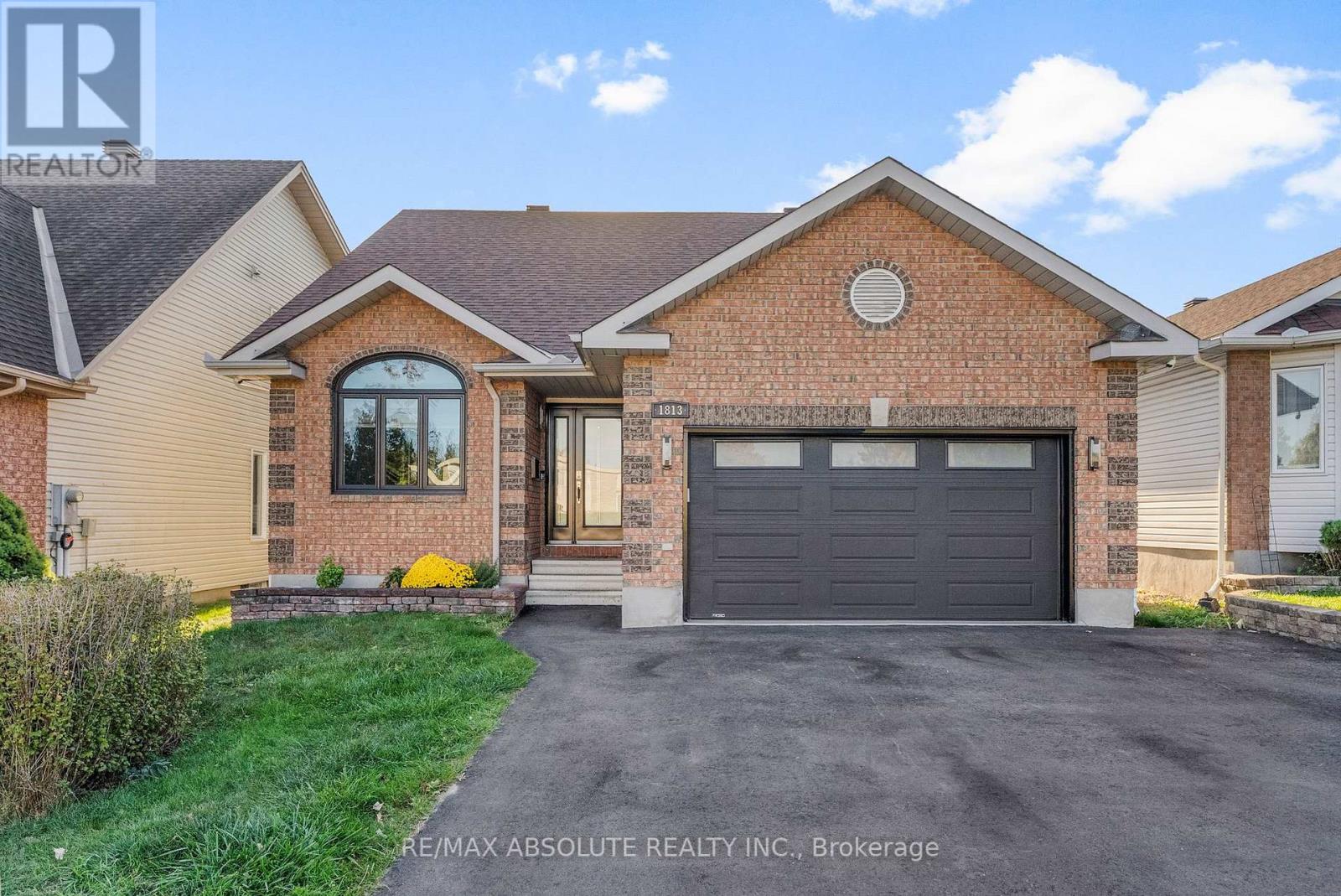 1813 Elmridge Dr, Ottawa, ON K1J 6S3