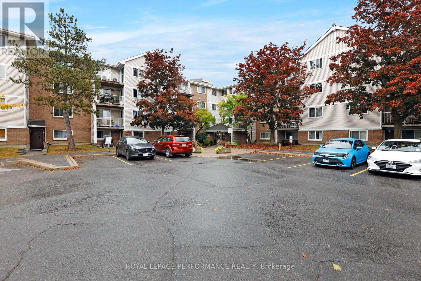 412 280 Brittany Dr, Ottawa, ON K1K 4M4